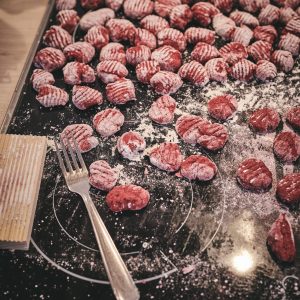 Gnocchi in Arbeit in Annas Küche